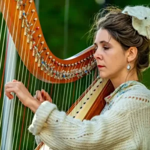 Lucie Letellier-Bertron aka Devadalucy playing her harp.
